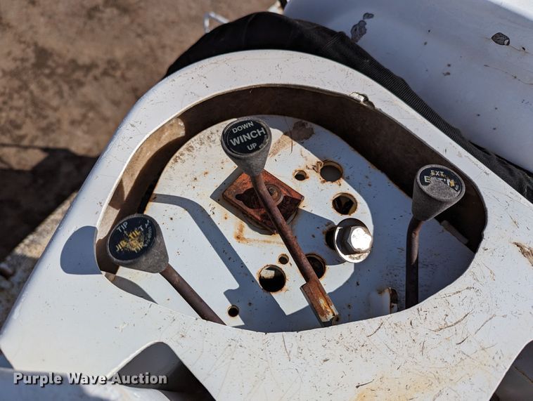 image for item LP9214 2002 Chevrolet C7500  bucket truck