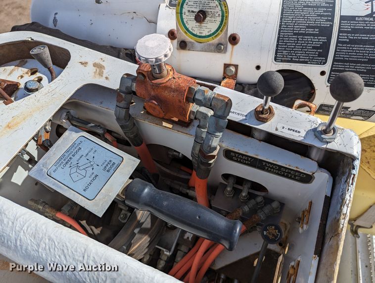 image for item LP9214 2002 Chevrolet C7500  bucket truck