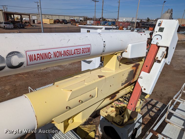 image for item LP9214 2002 Chevrolet C7500  bucket truck