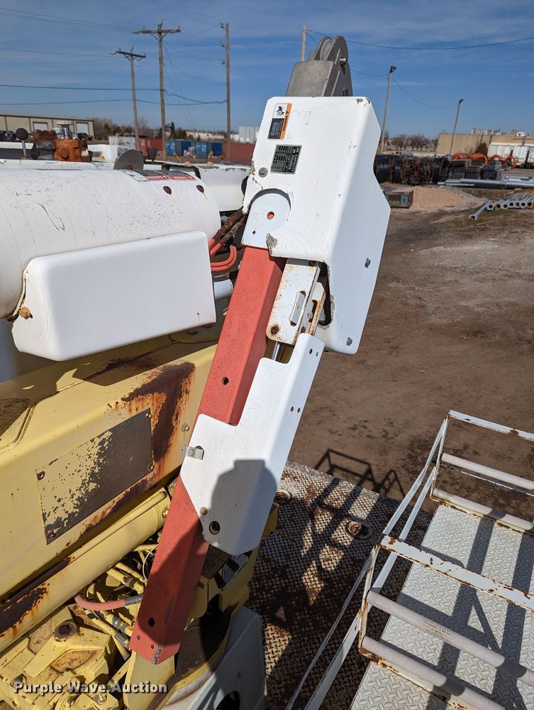 image for item LP9214 2002 Chevrolet C7500  bucket truck