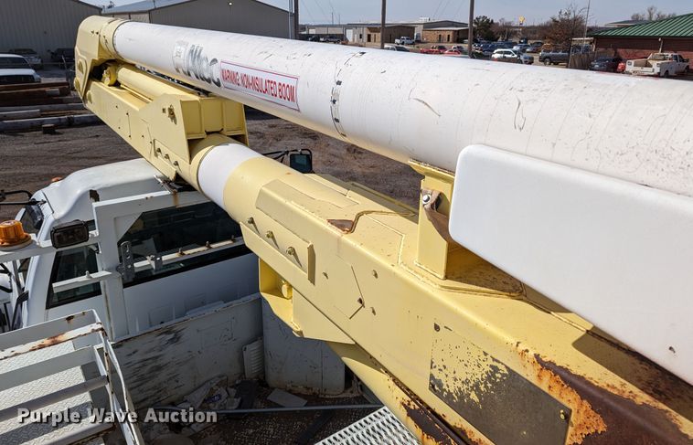 image for item LP9214 2002 Chevrolet C7500  bucket truck