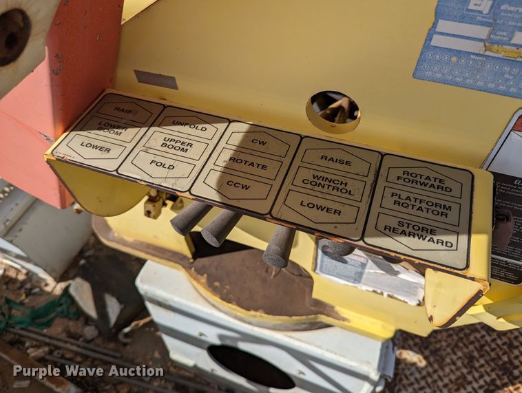 image for item LP9214 2002 Chevrolet C7500  bucket truck