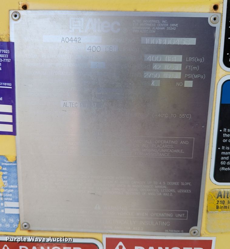 image for item LP9214 2002 Chevrolet C7500  bucket truck