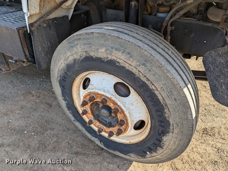 image for item LP9214 2002 Chevrolet C7500  bucket truck