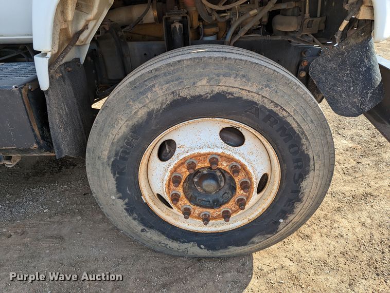 image for item LP9214 2002 Chevrolet C7500  bucket truck