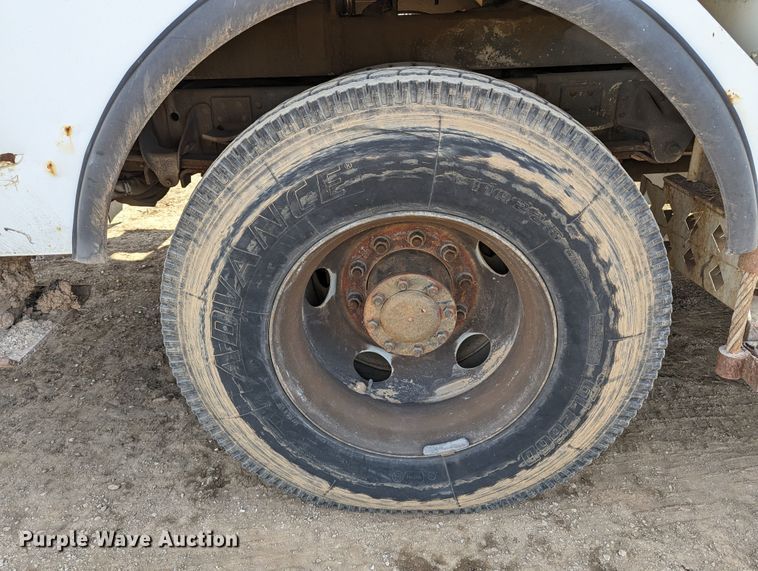 image for item LP9214 2002 Chevrolet C7500  bucket truck