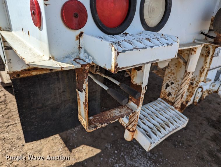 image for item LP9214 2002 Chevrolet C7500  bucket truck