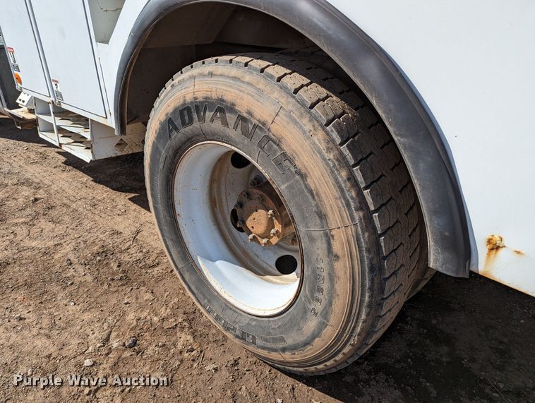 image for item LP9214 2002 Chevrolet C7500  bucket truck