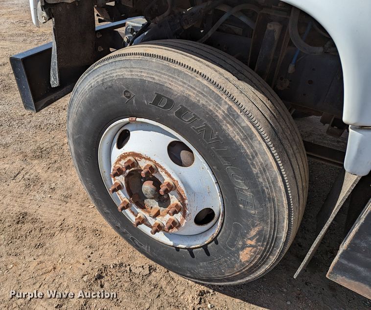 image for item LP9214 2002 Chevrolet C7500  bucket truck
