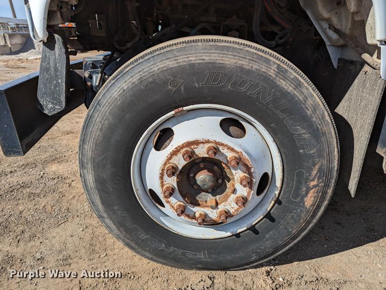 image for item LP9214 2002 Chevrolet C7500  bucket truck