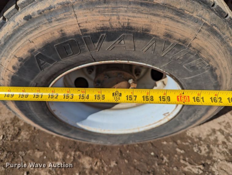 image for item LP9214 2002 Chevrolet C7500  bucket truck