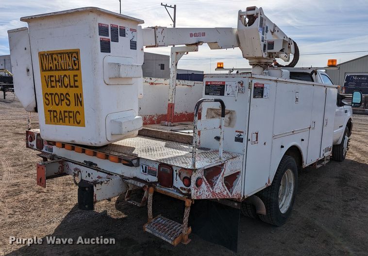 image for item LP9215 2001 Ford F550 Super Duty  bucket truck