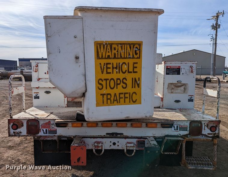 image for item LP9215 2001 Ford F550 Super Duty  bucket truck