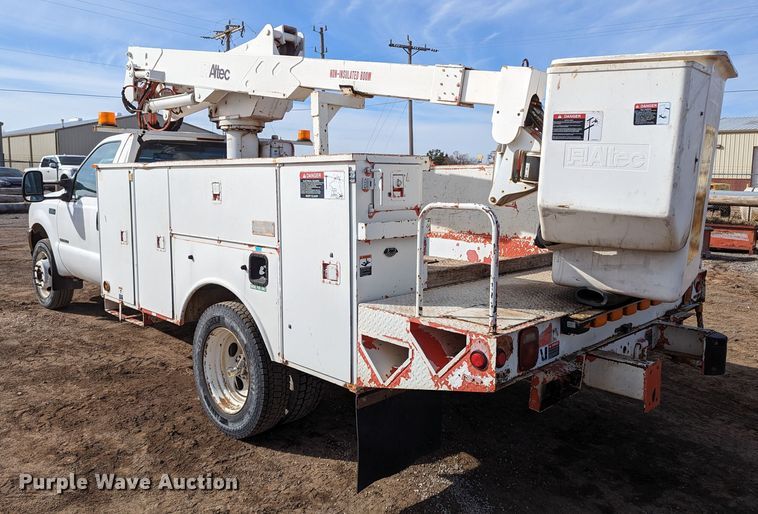 image for item LP9215 2001 Ford F550 Super Duty  bucket truck