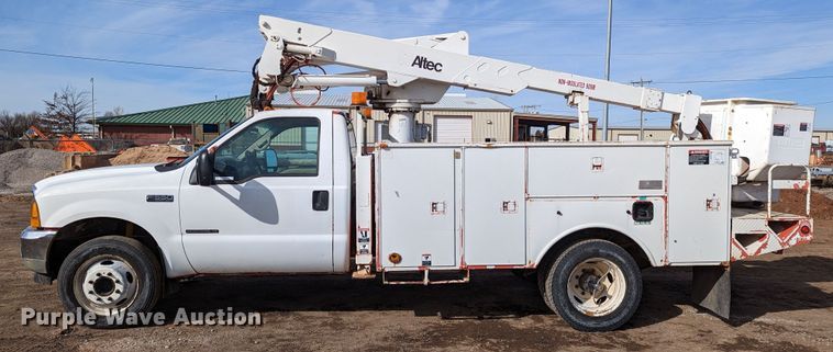 image for item LP9215 2001 Ford F550 Super Duty  bucket truck