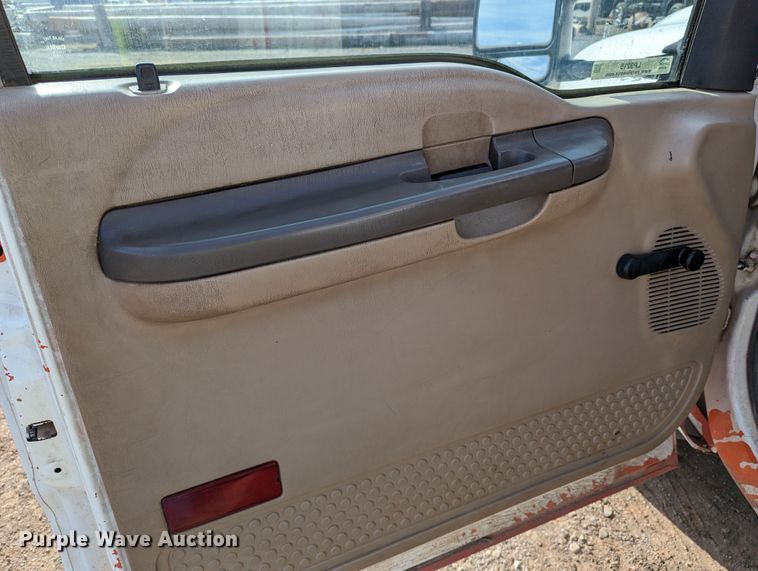 image for item LP9215 2001 Ford F550 Super Duty  bucket truck