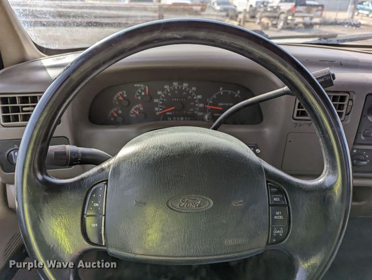 image for item LP9215 2001 Ford F550 Super Duty  bucket truck