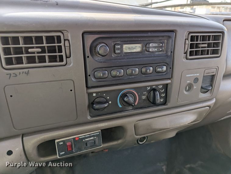 image for item LP9215 2001 Ford F550 Super Duty  bucket truck