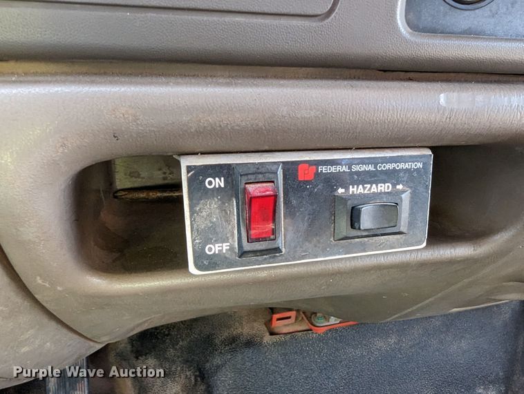 image for item LP9215 2001 Ford F550 Super Duty  bucket truck