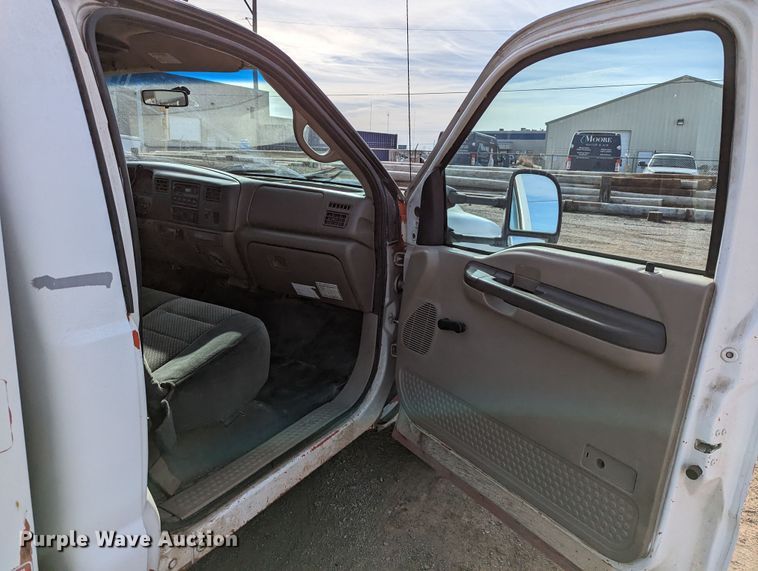 image for item LP9215 2001 Ford F550 Super Duty  bucket truck