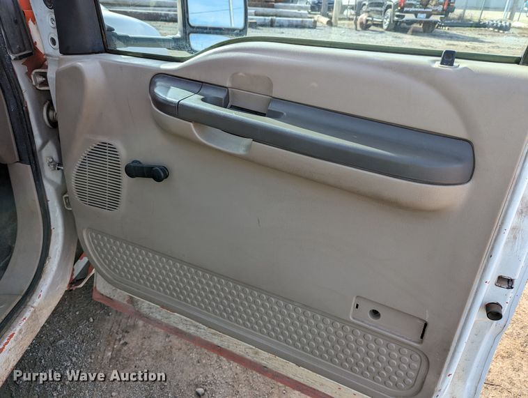 image for item LP9215 2001 Ford F550 Super Duty  bucket truck