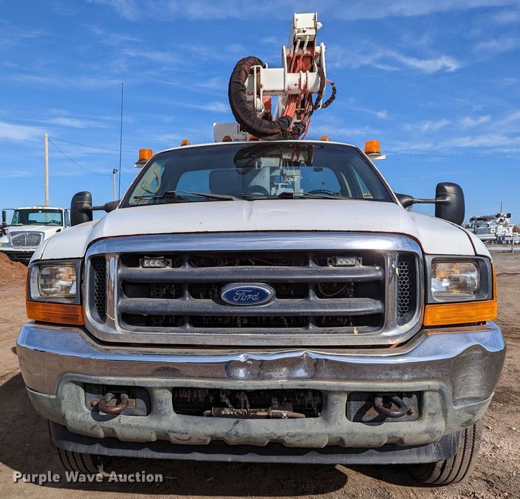 image for item LP9215 2001 Ford F550 Super Duty  bucket truck