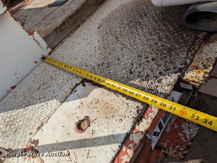 image for item LP9215 2001 Ford F550 Super Duty  bucket truck