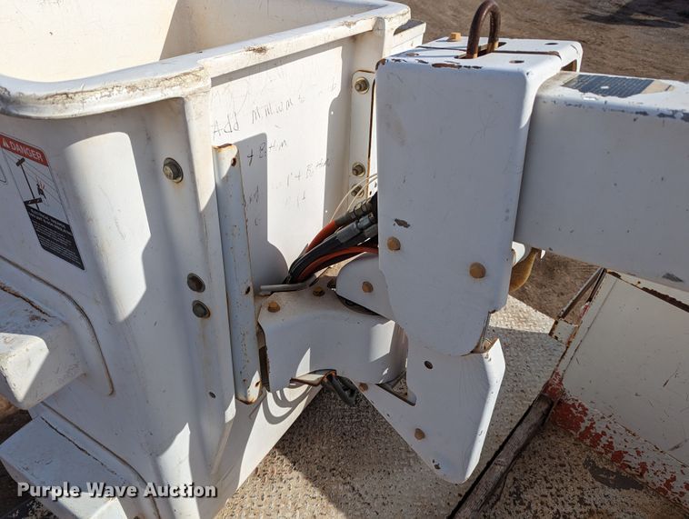 image for item LP9215 2001 Ford F550 Super Duty  bucket truck