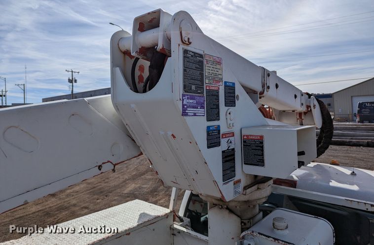 image for item LP9215 2001 Ford F550 Super Duty  bucket truck