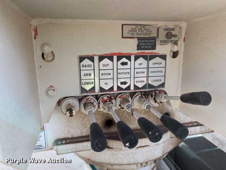 image for item LP9215 2001 Ford F550 Super Duty  bucket truck