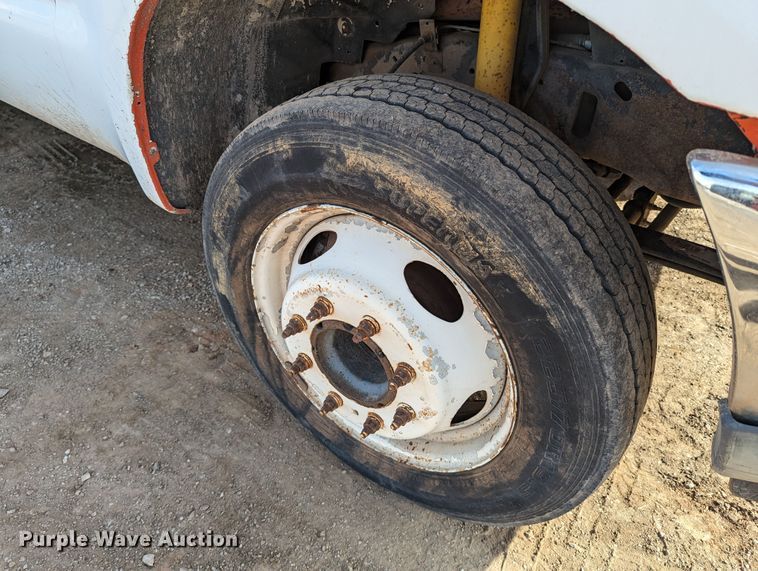 image for item LP9215 2001 Ford F550 Super Duty  bucket truck