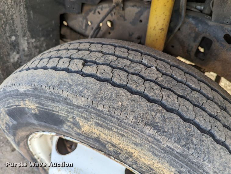 image for item LP9215 2001 Ford F550 Super Duty  bucket truck