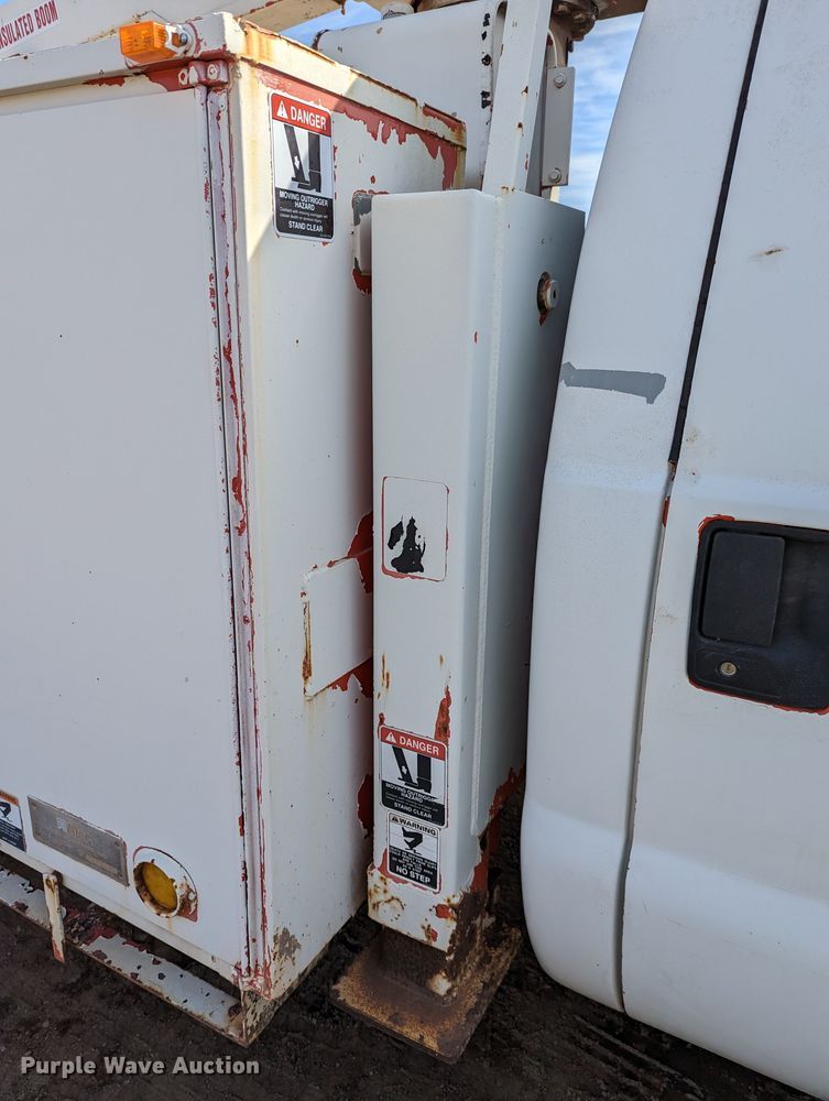 image for item LP9215 2001 Ford F550 Super Duty  bucket truck