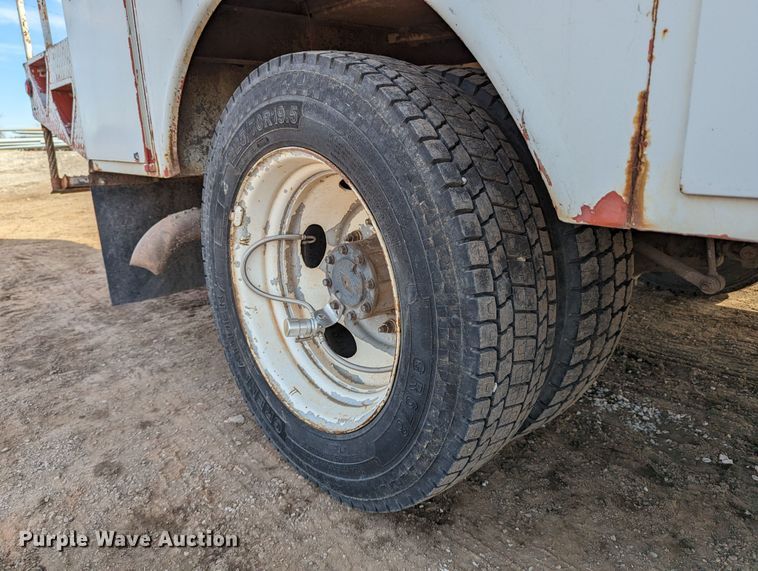 image for item LP9215 2001 Ford F550 Super Duty  bucket truck