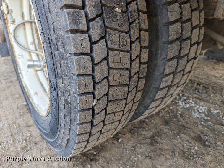 image for item LP9215 2001 Ford F550 Super Duty  bucket truck