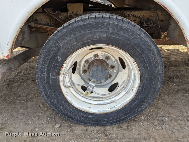 image for item LP9215 2001 Ford F550 Super Duty  bucket truck