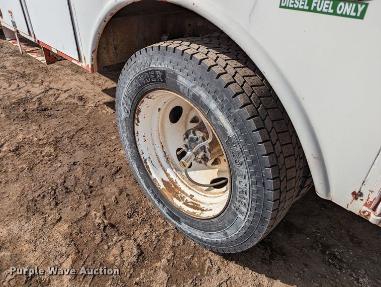 image for item LP9215 2001 Ford F550 Super Duty  bucket truck