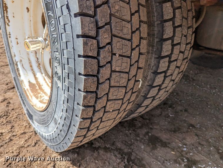 image for item LP9215 2001 Ford F550 Super Duty  bucket truck