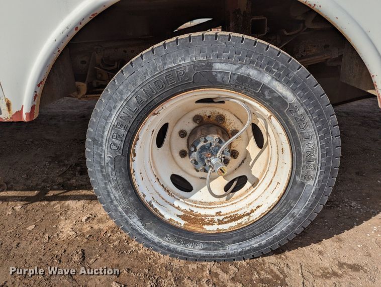 image for item LP9215 2001 Ford F550 Super Duty  bucket truck