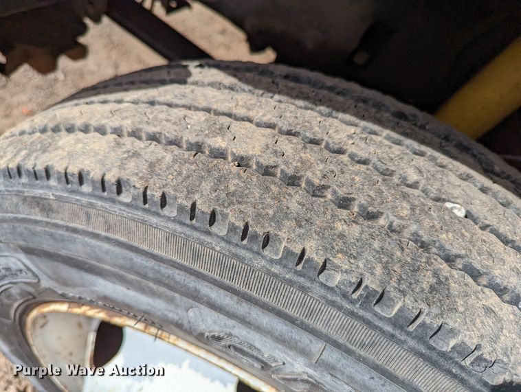 image for item LP9215 2001 Ford F550 Super Duty  bucket truck