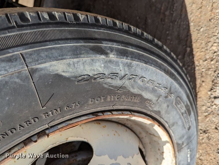 image for item LP9215 2001 Ford F550 Super Duty  bucket truck