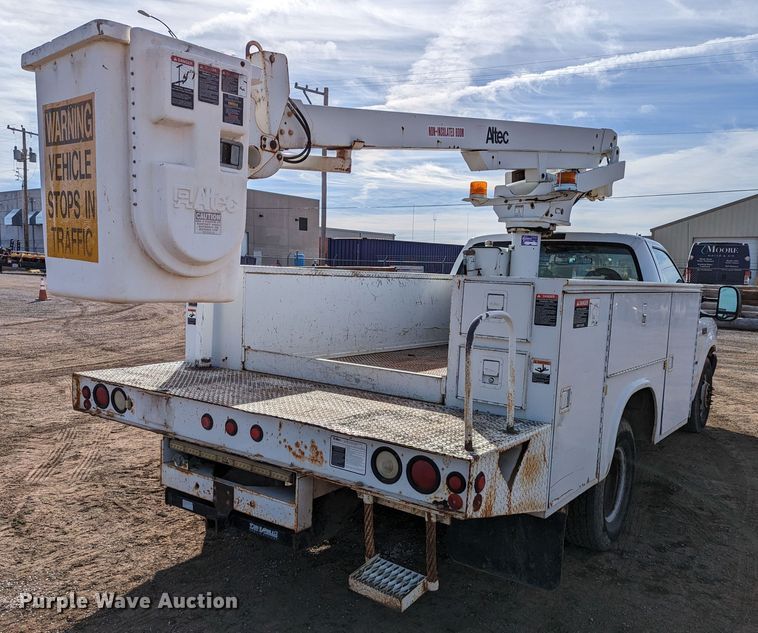 image for item LP9216 2000 Ford F350 Super Duty  bucket truck