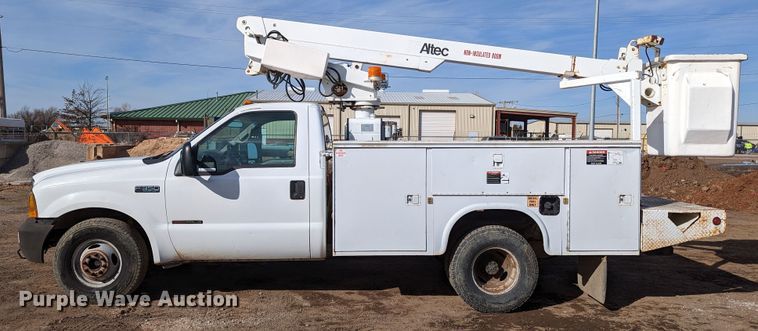 image for item LP9216 2000 Ford F350 Super Duty  bucket truck