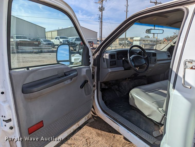 image for item LP9216 2000 Ford F350 Super Duty  bucket truck