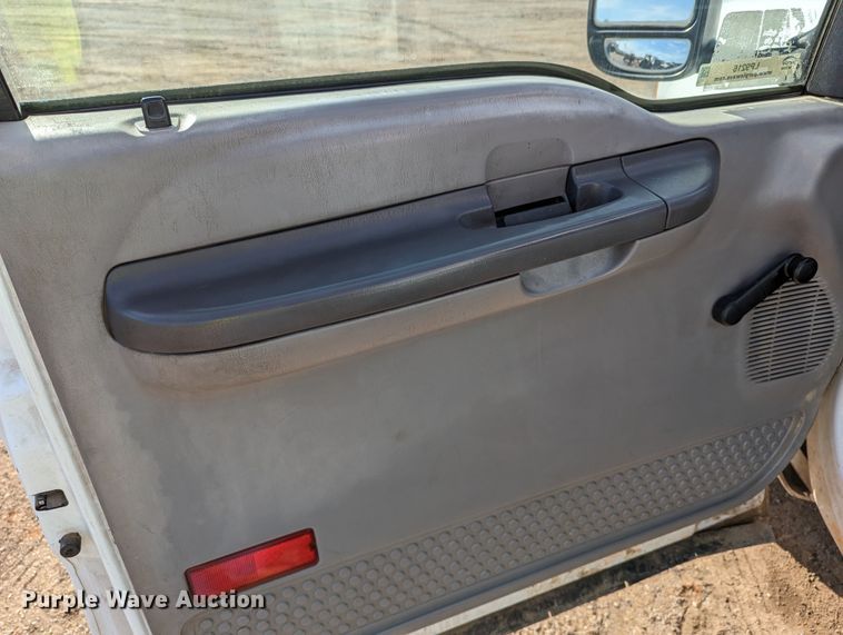 image for item LP9216 2000 Ford F350 Super Duty  bucket truck