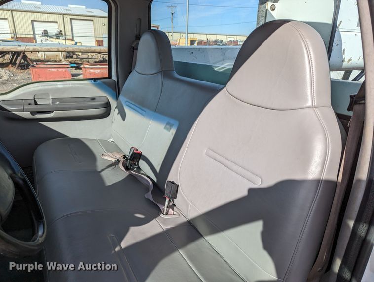 image for item LP9216 2000 Ford F350 Super Duty  bucket truck