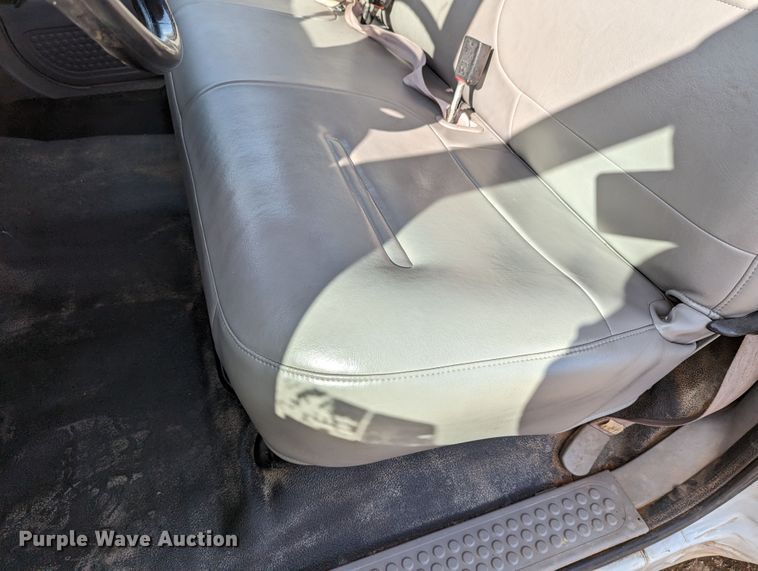 image for item LP9216 2000 Ford F350 Super Duty  bucket truck