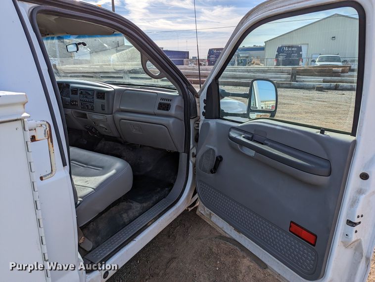 image for item LP9216 2000 Ford F350 Super Duty  bucket truck