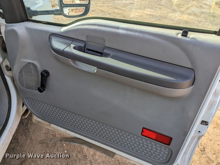 image for item LP9216 2000 Ford F350 Super Duty  bucket truck