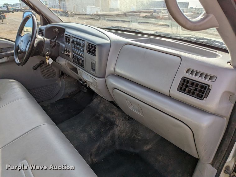 image for item LP9216 2000 Ford F350 Super Duty  bucket truck